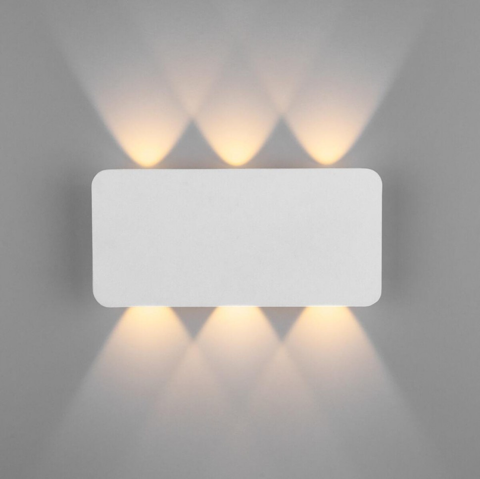 Настенный светодиодный светильник Eurosvet 40138/1 LED белый