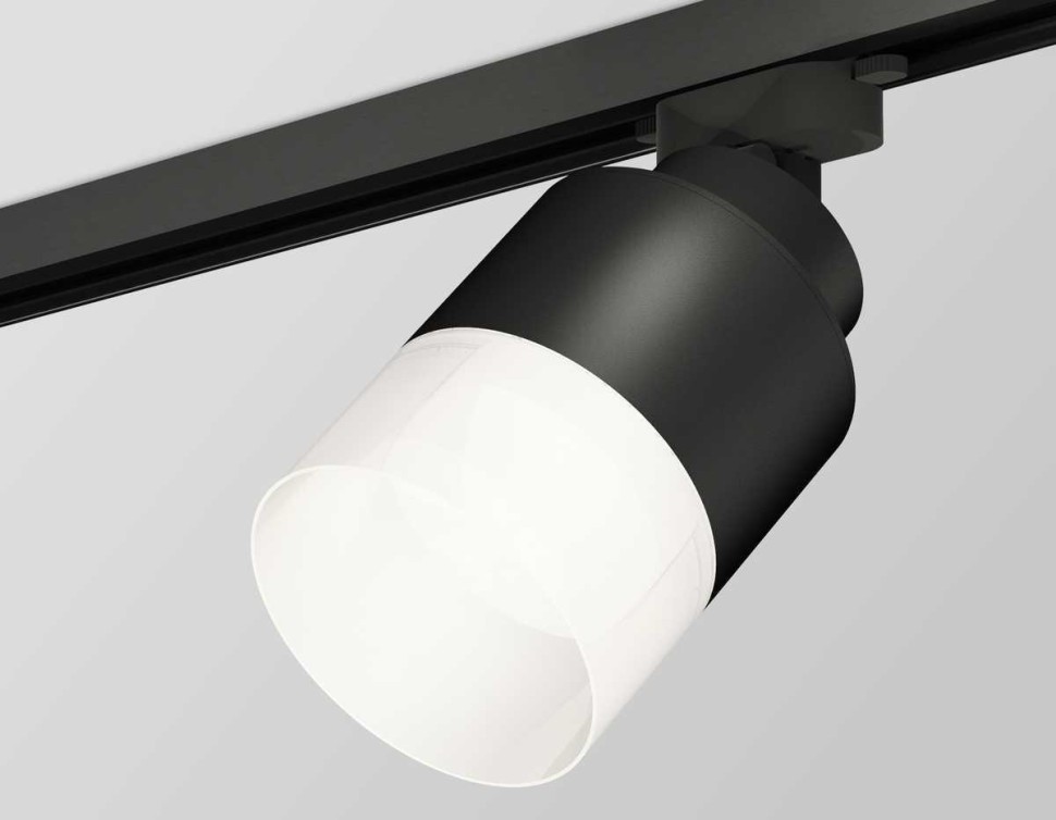 Комплект трекового светильника Ambrella light Track System XT (A2526, A2106, C8111, N8402) XT8111002